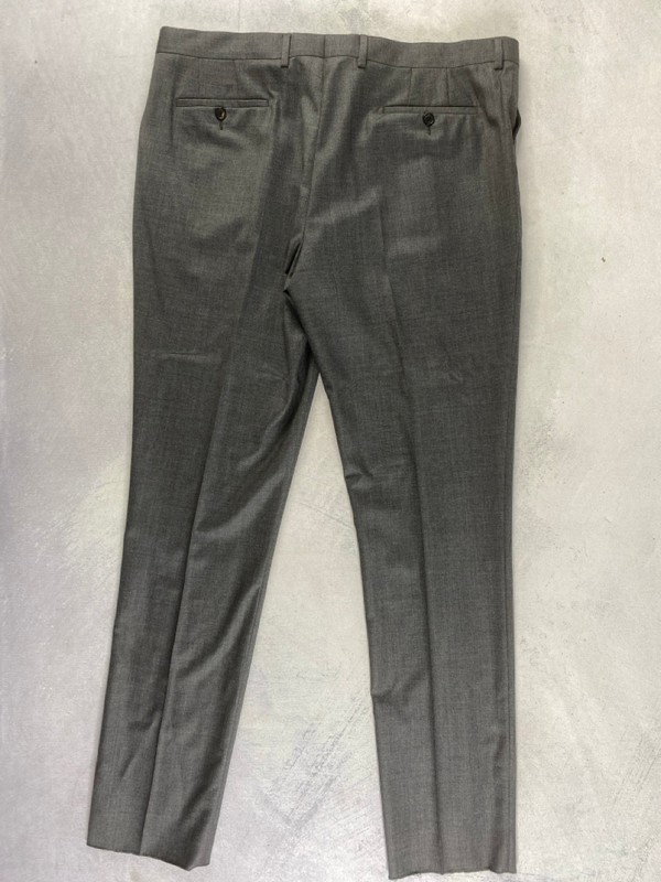 Lot 152  
            Nottingham Prem - Delivery Only 

                
PAUL SMITH MENS TROUSER. SIZE 46/6R MADE FROM 100% WOOL