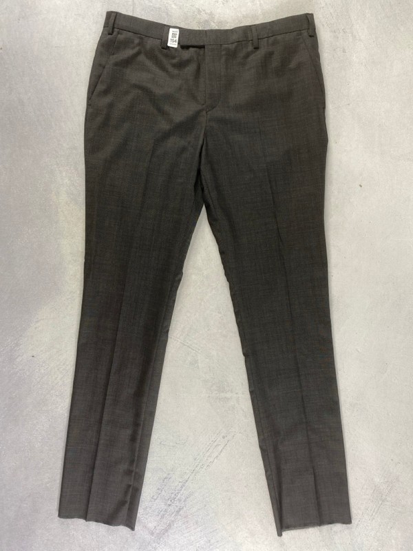Lot 154  
            Nottingham Prem - Delivery Only 

                
PAUL SMITH MENS TROUSER. SIZE 42 MADE FROM 100% WOOL