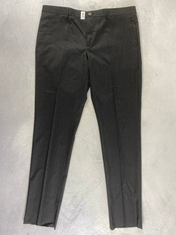Lot 155  
            Nottingham Prem - Delivery Only 

                
PAUL SMITH MENS TROUSER. SIZE 38 MADE FROM 100% WOOL