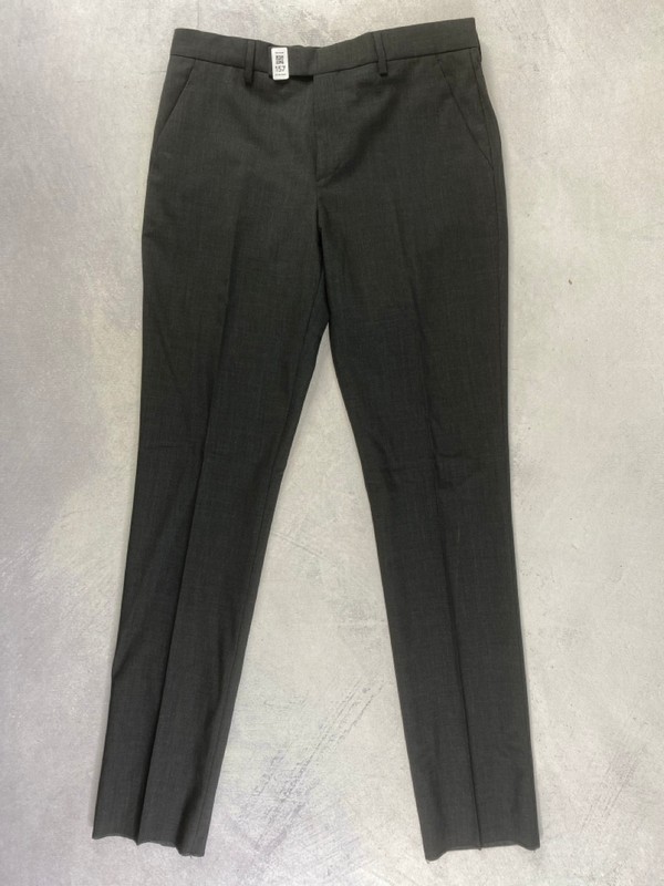 Lot 157  
            Nottingham Prem - Delivery Only 

                
PAUL SMITH MENS TROUSER. SIZE 38