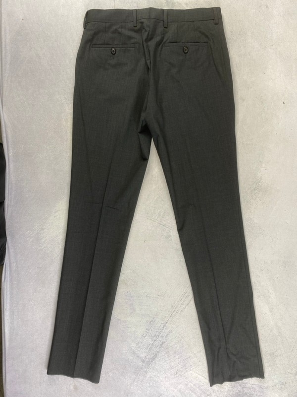 Lot 157  
            Nottingham Prem - Delivery Only 

                
PAUL SMITH MENS TROUSER. SIZE 38