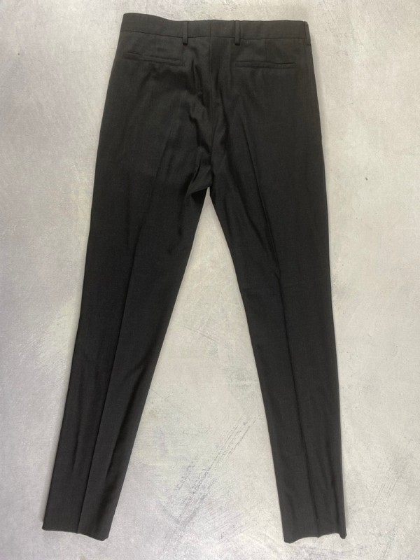 Lot 158  
            Nottingham Prem - Delivery Only 

                
PAUL SMITH MENS TROUSER. SIZE 32