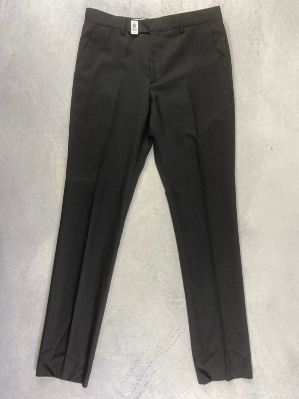 Lot 160  
            Nottingham Prem - Delivery Only 

                
PAUL SMITH MENS TROUSER. SIZE 38