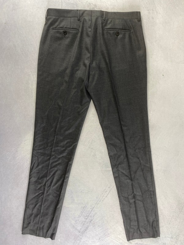 Lot 161  
            Nottingham Prem - Delivery Only 

                
PAUL SMITH MENS TROUSER. SIZE 46/56