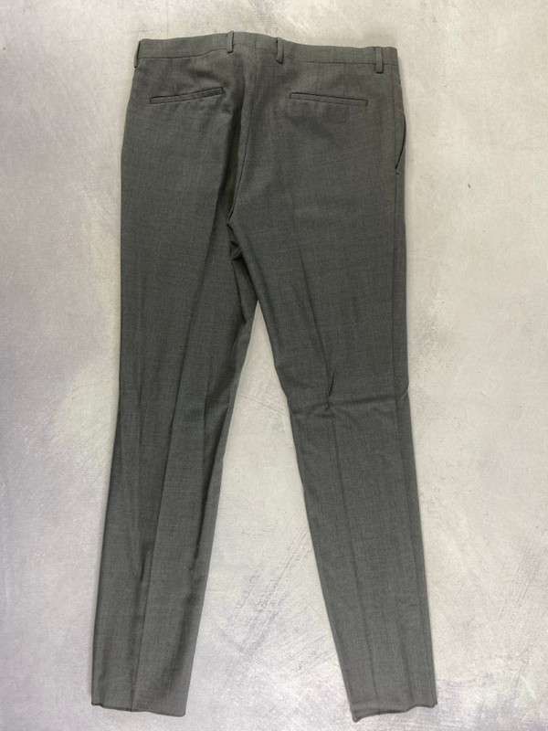 Lot 163  
            Nottingham Prem - Delivery Only 

                
PAUL SMITH MENS TROUSER. SIZE 40/6R MADE FROM 100% WOOL