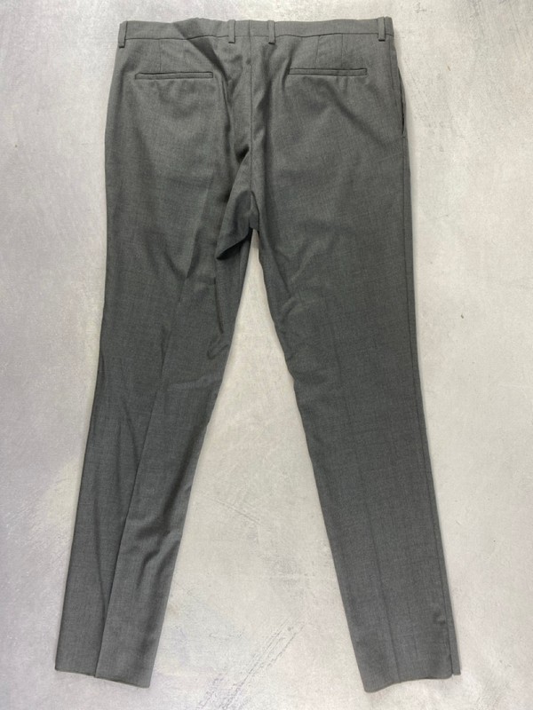 Lot 164  
            Nottingham Prem - Delivery Only 

                
PAUL SMITH MENS TROUSER. SIZE 44 MADE FROM 100% WOOL - Image 2
