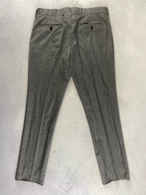 Lot 165  
            Nottingham Prem - Delivery Only 

                
PAUL SMITH MENS TROUSER. SIZE 40