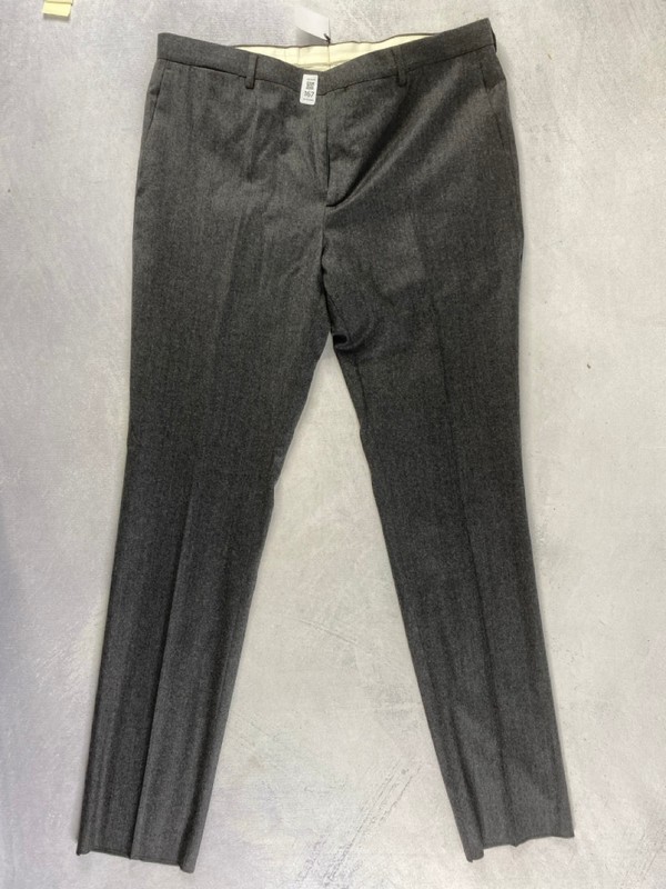 Lot 167  
            Nottingham Prem - Delivery Only 

                
PAUL SMITH MENS TROUSER. SIZE 42