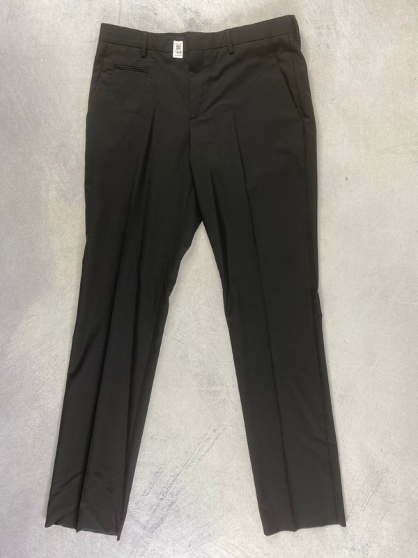 Lot 168  
            Nottingham Prem - Delivery Only 

                
PAUL SMITH MENS TROUSER. SIZE 32