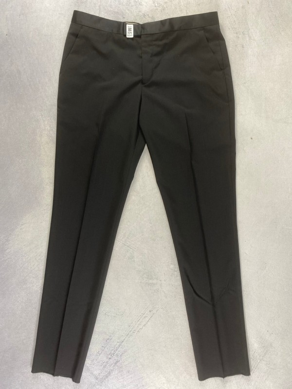 Lot 171  
            Nottingham Prem - Delivery Only 

                
PAUL SMITH MENS TROUSER. SIZE 42 MADE FROM 100% WOOL