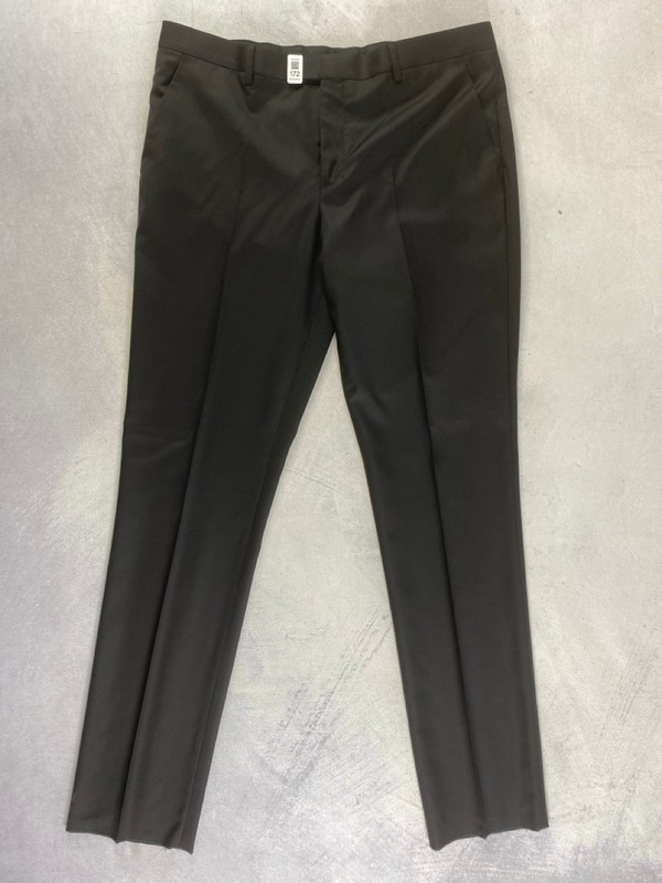 Lot 172  
            Nottingham Prem - Delivery Only 

                
PAUL SMITH MENS TROUSER. SIZE 42