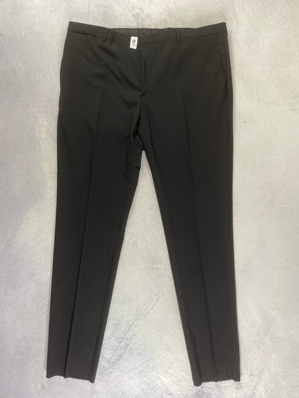 Lot 176  
            Nottingham Prem - Delivery Only 

                
PAUL SMITH MENS TROUSER. SIZE R46