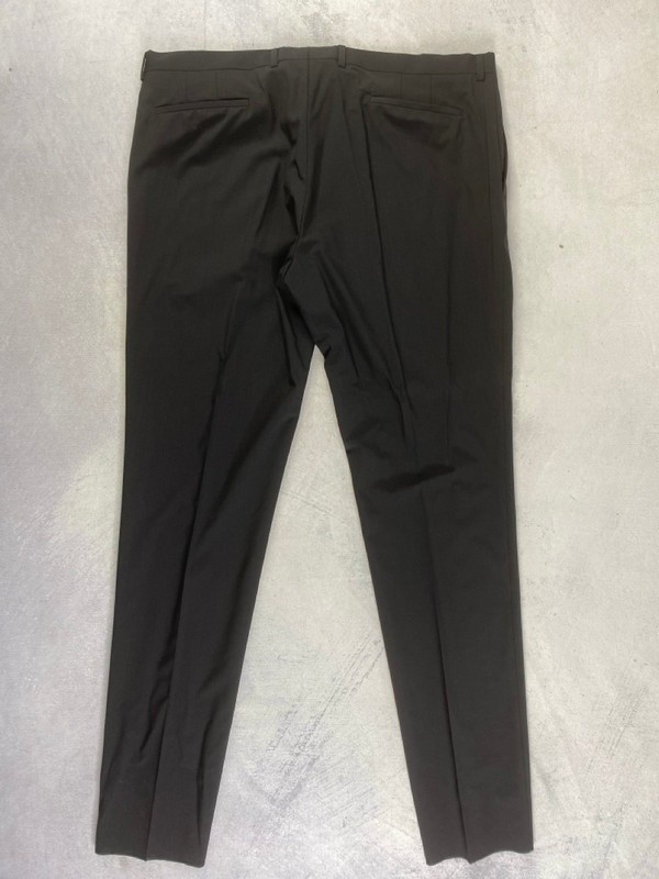 Lot 176  
            Nottingham Prem - Delivery Only 

                
PAUL SMITH MENS TROUSER. SIZE R46 - Image 2