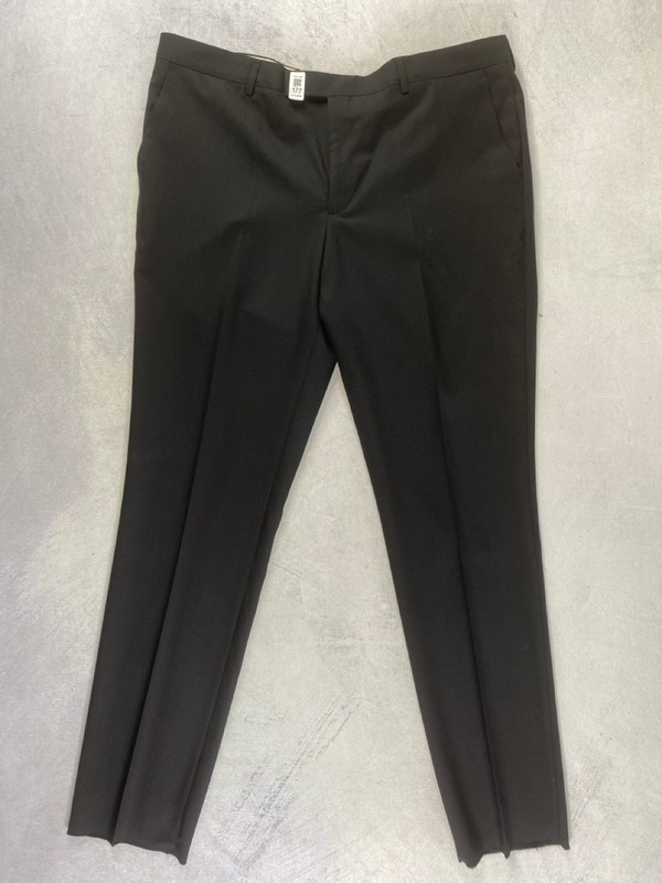Lot 177  
            Nottingham Prem - Delivery Only 

                
PAUL SMITH MENS TROUSER. SIZE 46/6R MADE FROM 100% WOOL