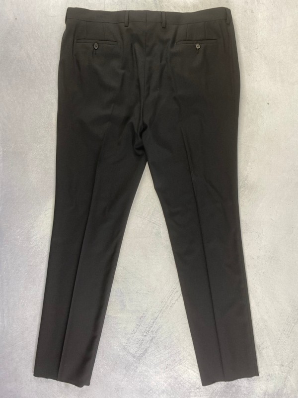 Lot 177  
            Nottingham Prem - Delivery Only 

                
PAUL SMITH MENS TROUSER. SIZE 46/6R MADE FROM 100% WOOL