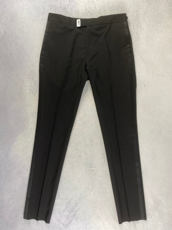 Lot 178  
            Nottingham Prem - Delivery Only 

                
PAUL SMITH MENS TROUSER. SIZE R40