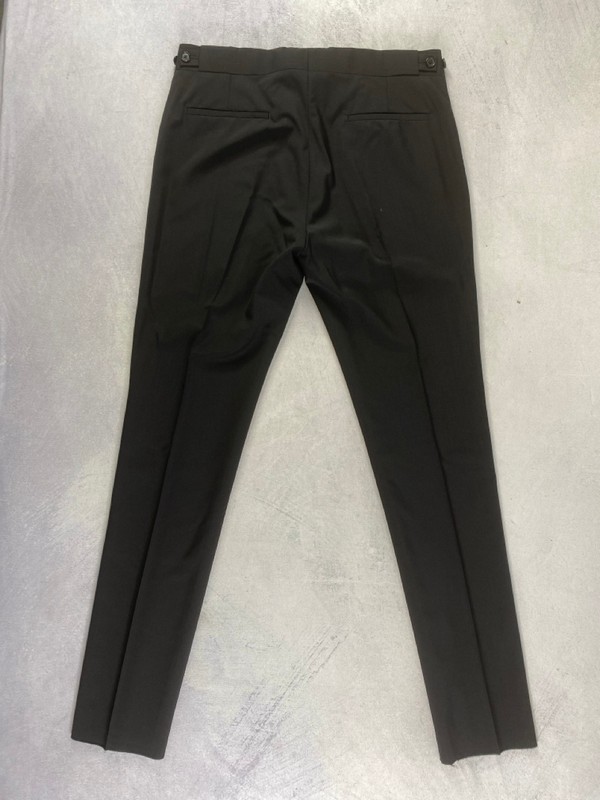 Lot 178  
            Nottingham Prem - Delivery Only 

                
PAUL SMITH MENS TROUSER. SIZE R40