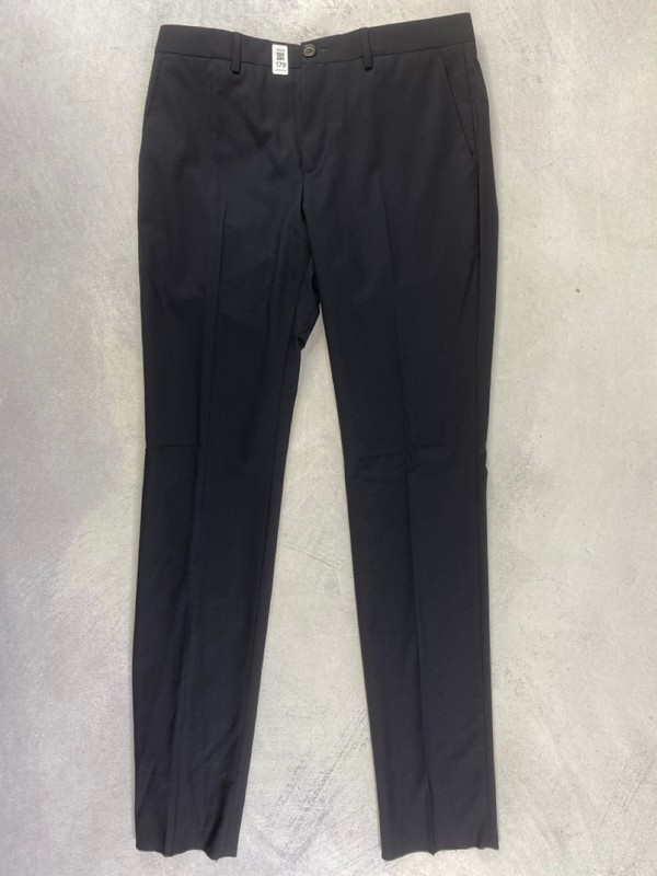 Lot 179  
            Nottingham Prem - Delivery Only 

                
PAUL SMITH MENS TROUSER. SIZE 32