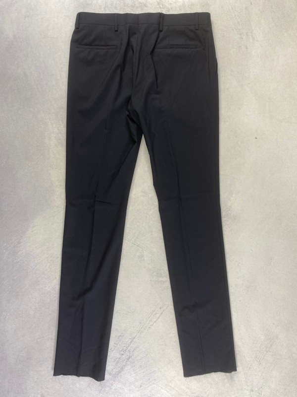 Lot 179  
            Nottingham Prem - Delivery Only 

                
PAUL SMITH MENS TROUSER. SIZE 32