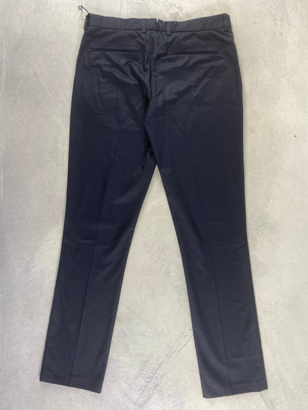 Lot 181  
            Nottingham Prem - Delivery Only 

                
PAUL SMITH MENS TROUSER. SIZE 32 MADE FROM 100% COTTON