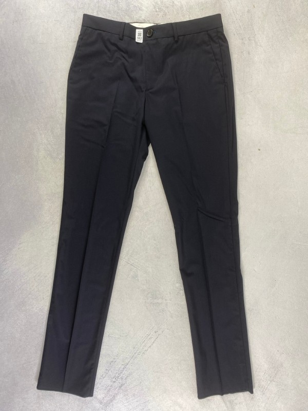 Lot 182  
            Nottingham Prem - Delivery Only 

                
PAUL SMITH MENS TROUSER. SIZE 32
