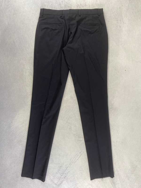Lot 182  
            Nottingham Prem - Delivery Only 

                
PAUL SMITH MENS TROUSER. SIZE 32