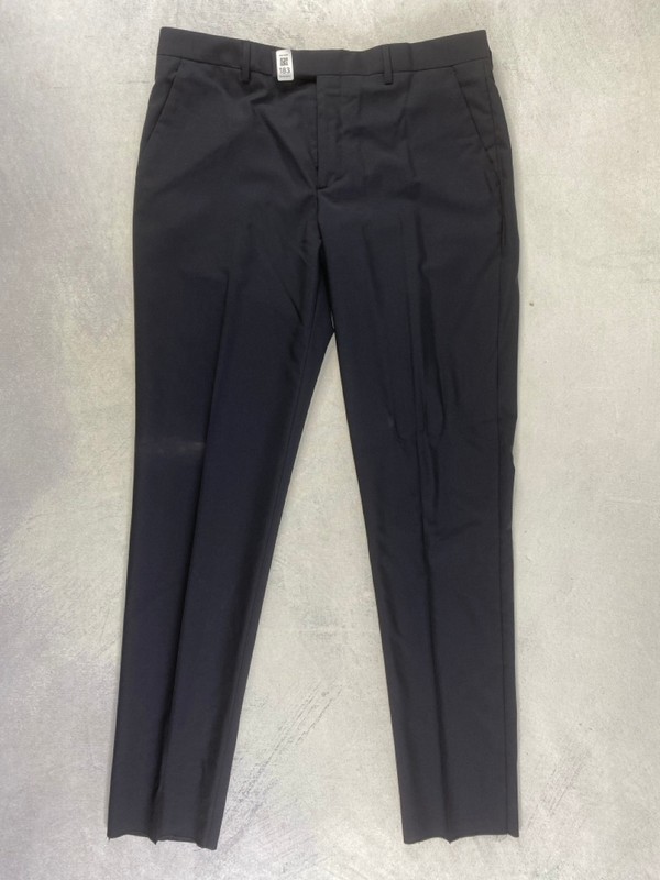 Lot 183  
            Nottingham Prem - Delivery Only 

                
PAUL SMITH MENS TROUSER. SIZE 32