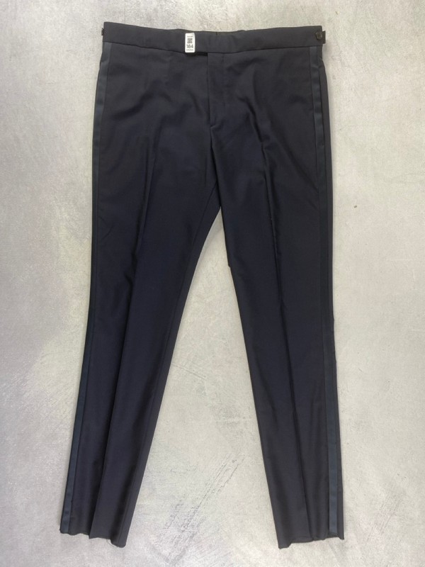 Lot 184  
            Nottingham Prem - Delivery Only 

                
PAUL SMITH MENS TROUSER. SIZE 42