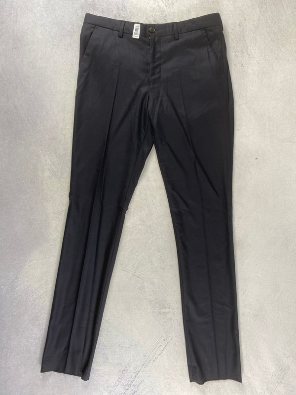 Lot 185  
            Nottingham Prem - Delivery Only 

                
PAUL SMITH MENS TROUSER. SIZE 38/32