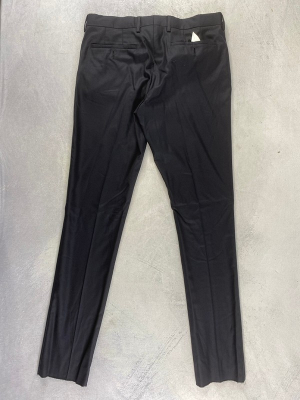 Lot 185  
            Nottingham Prem - Delivery Only 

                
PAUL SMITH MENS TROUSER. SIZE 38/32 - Image 2