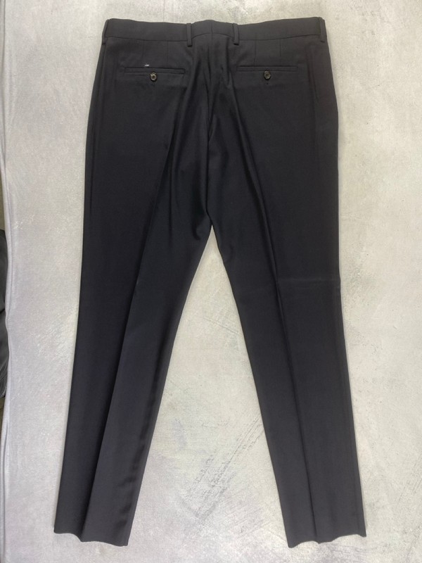 Lot 187  
            Nottingham Prem - Delivery Only 

                
PAUL SMITH MENS TROUSER. SIZE 38 MADE FROM 100% WOOL
