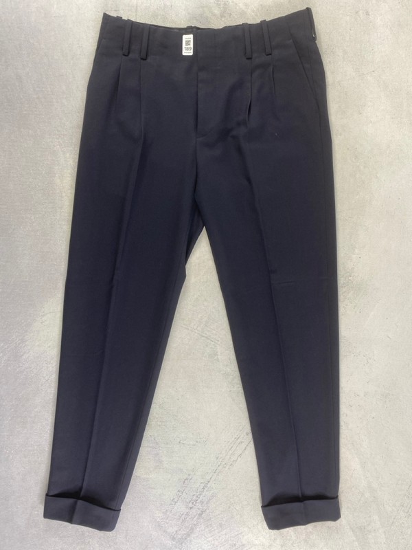 Lot 189  
            Nottingham Prem - Delivery Only 

                
PAUL SMITH MENS TROUSER. SIZE 32 MADE FROM 100% COTTON