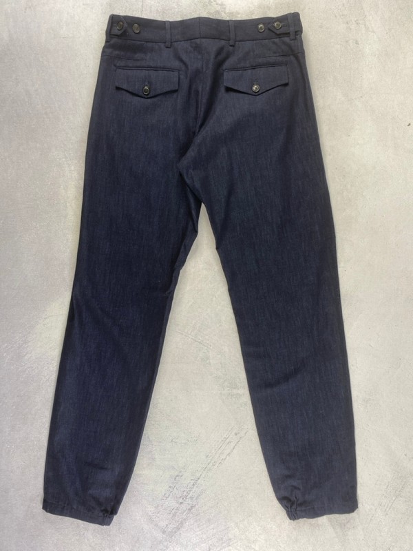 Lot 190  
            Nottingham Prem - Delivery Only 

                
PAUL SMITH MENS TROUSER. SIZE 30