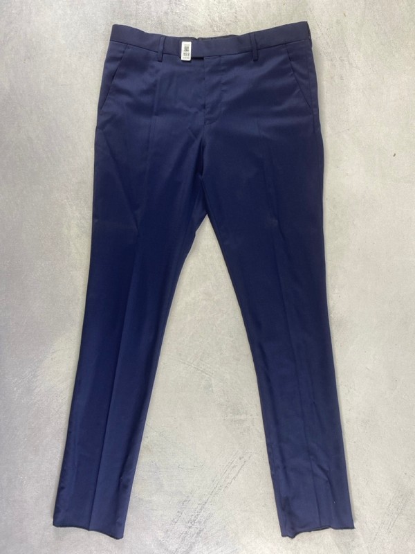 Lot 193  
            Nottingham Prem - Delivery Only 

                
PAUL SMITH MENS TROUSER. SIZE 40/34 MADE FROM 100% WOOL