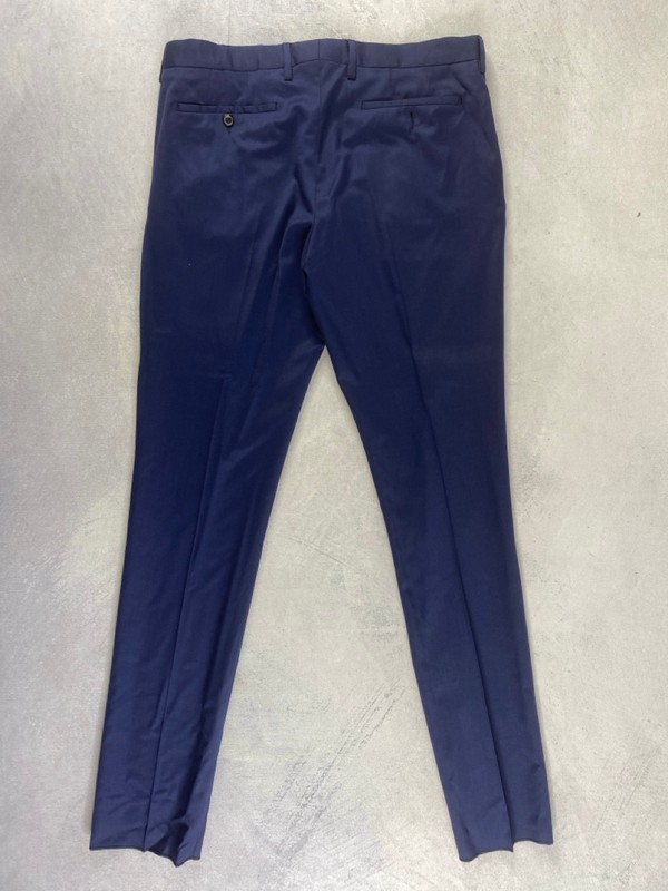 Lot 193  
            Nottingham Prem - Delivery Only 

                
PAUL SMITH MENS TROUSER. SIZE 40/34 MADE FROM 100% WOOL - Image 2