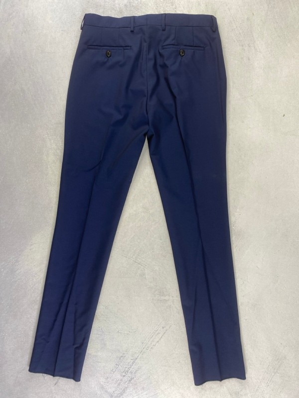 Lot 194  
            Nottingham Prem - Delivery Only 

                
PAUL SMITH MENS TROUSER. SIZE R38