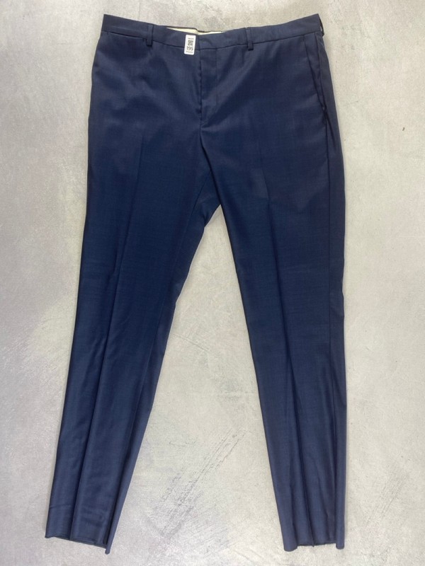 Lot 195  
            Nottingham Prem - Delivery Only 

                
PAUL SMITH MENS TROUSER. SIZE 42/6R MADE FROM 100% WOOL