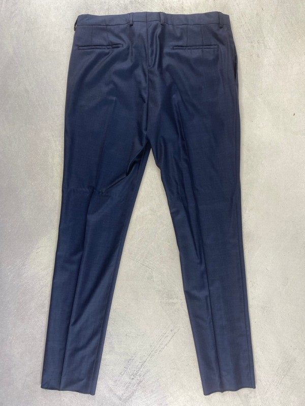 Lot 195  
            Nottingham Prem - Delivery Only 

                
PAUL SMITH MENS TROUSER. SIZE 42/6R MADE FROM 100% WOOL