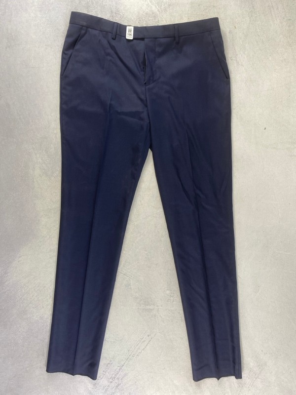 Lot 196  
            Nottingham Prem - Delivery Only 

                
PAUL SMITH MENS TROUSER. SIZE 40