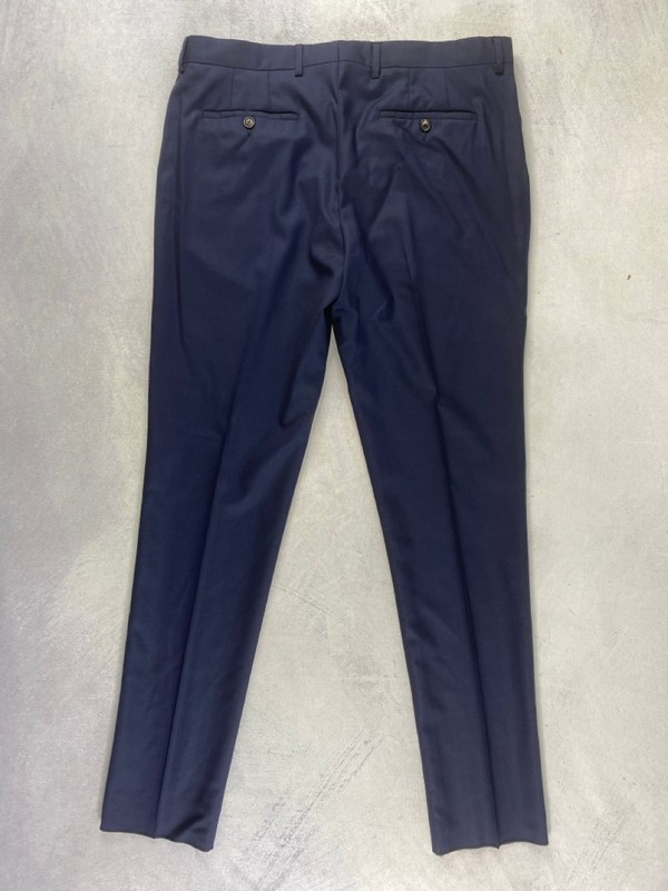 Lot 196  
            Nottingham Prem - Delivery Only 

                
PAUL SMITH MENS TROUSER. SIZE 40 - Image 2