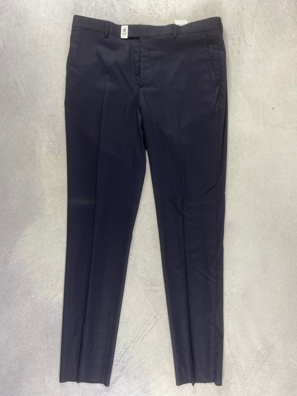 Lot 197  
            Nottingham Prem - Delivery Only 

                
PAUL SMITH MENS TROUSER. SIZE S42 MADE FROM 100% WOOL