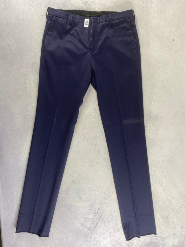 Lot 199  
            Nottingham Prem - Delivery Only 

                
PAUL SMITH MENS TROUSER. SIZE 32
