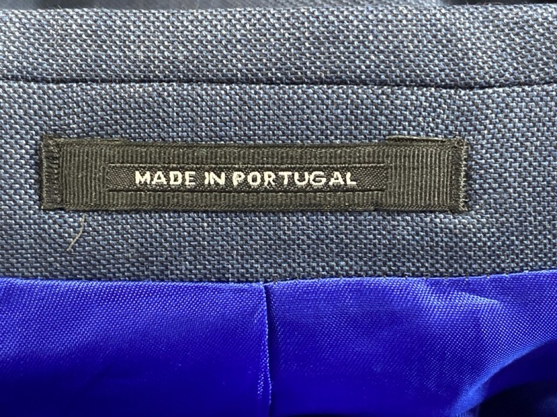 Lot 19  
            Nottingham Prem - Delivery Only 

                
PAUL SMITH MENS BUTTON JACKET.SIZE 38 - Image 3