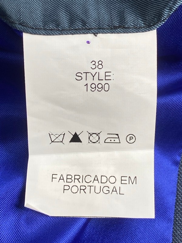 Lot 19  
            Nottingham Prem - Delivery Only 

                
PAUL SMITH MENS BUTTON JACKET.SIZE 38 - Image 4