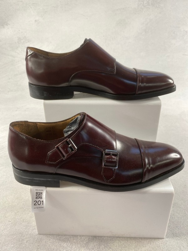 Lot 201  
            Nottingham Prem - Delivery Only 

                
PAUL SMITH MENS SHOES SIZE 6