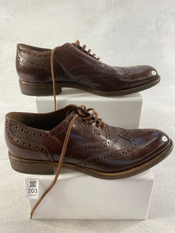 Lot 203  
            Nottingham Prem - Delivery Only 

                
PAUL SMITH MENS SHOES SIZE 9