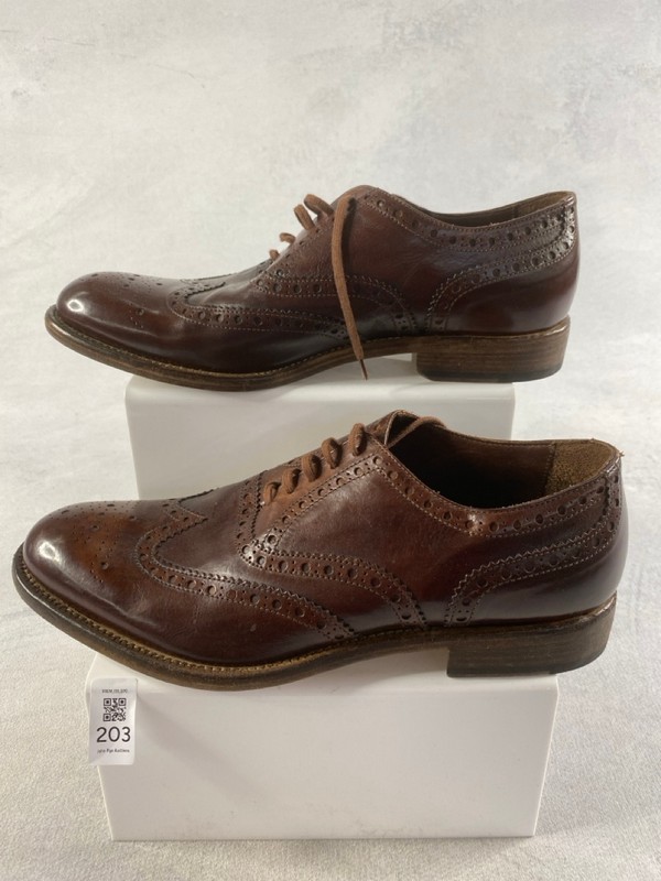 Lot 203  
            Nottingham Prem - Delivery Only 

                
PAUL SMITH MENS SHOES SIZE 9