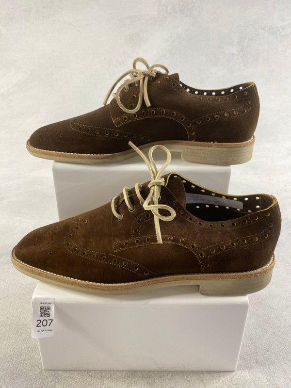 Lot 207  
            Nottingham Prem - Delivery Only 

                
PAUL SMITH MENS SHOES SIZE 8 - Image 2