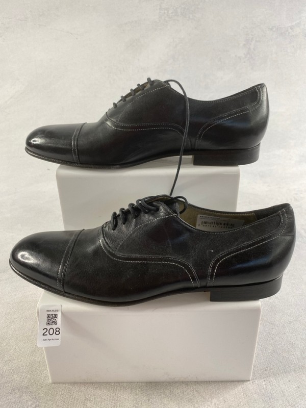 Lot 208  
            Nottingham Prem - Delivery Only 

                
PAUL SMITH MENS SHOES SIZE  8 - Image 2