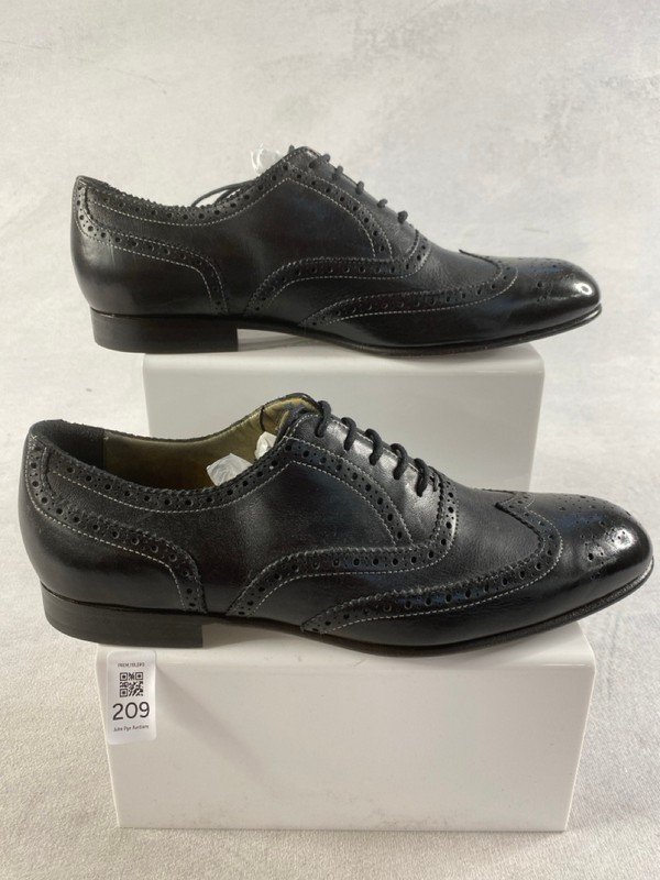 Lot 209  
            Nottingham Prem - Delivery Only 

                
PAUL SMITH MENS SHOES SIZE 8